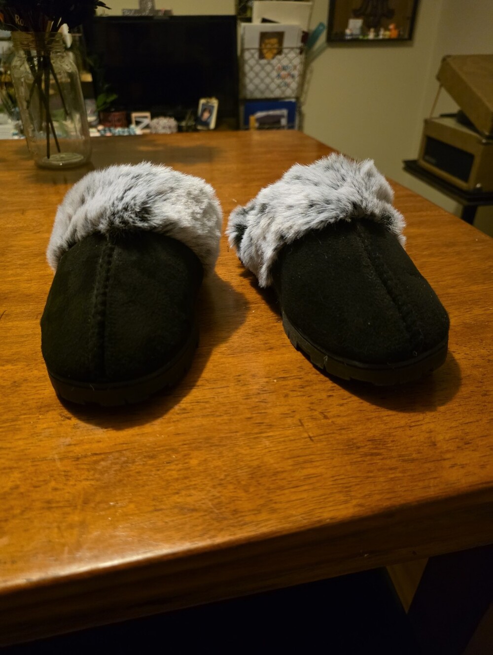 Sole Mates Cozy Black Slip-On Faux Fur Cuff Slippers - Like New!!